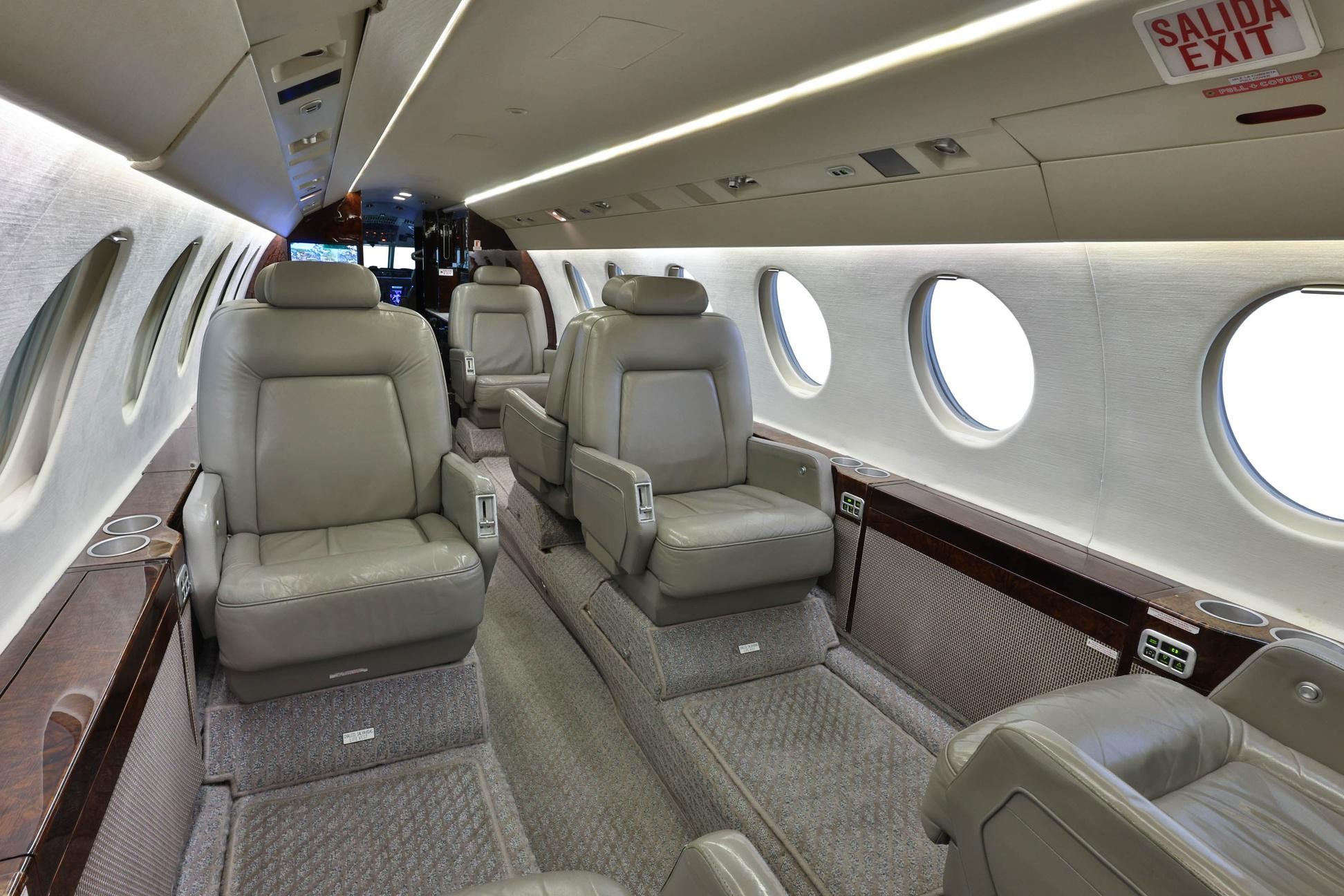 2000 Falcon 50 — photo 4