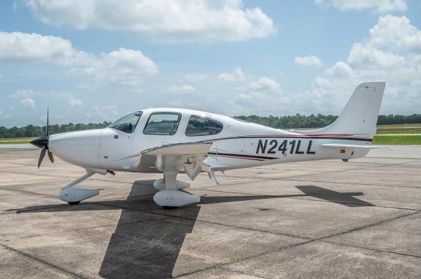 2021 Cirrus SR20 — photo 1