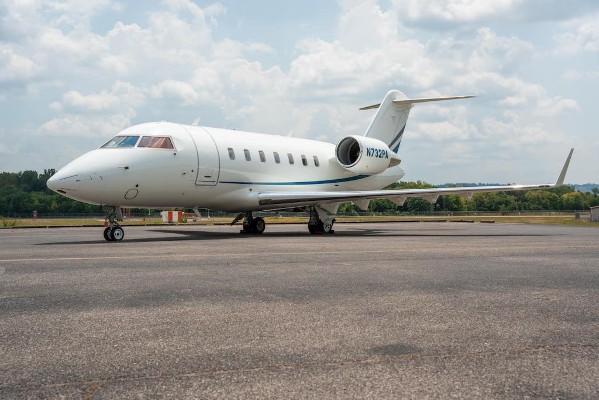 2013 Bombardier Challenger 605 — photo 1