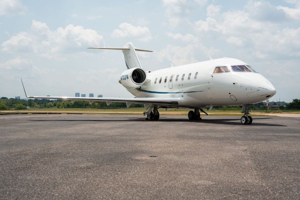 2013 Bombardier Challenger 605 — photo 4