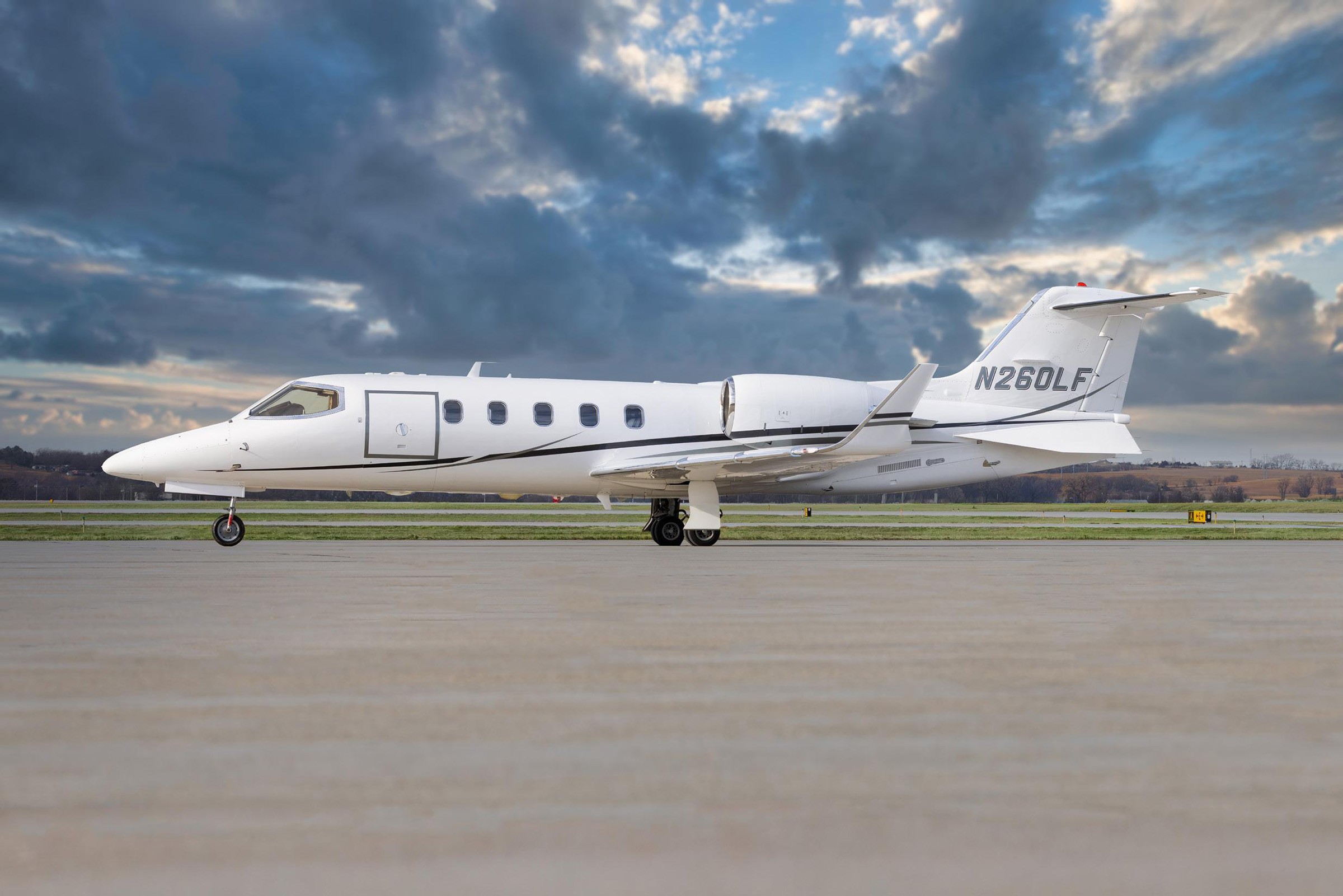 2001 Learjet 31 — photo 2