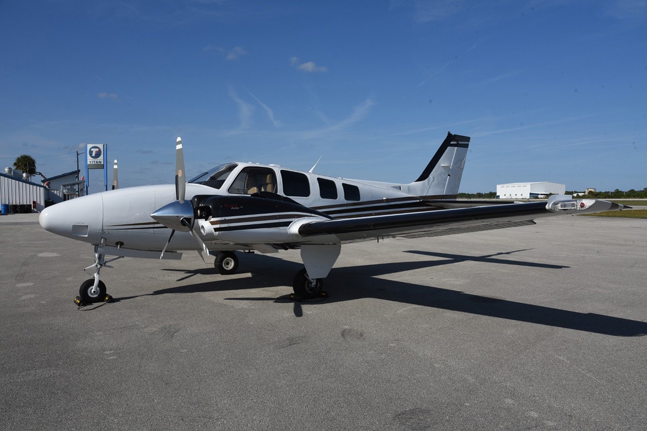 2007 Beech Baron G58 — photo 2