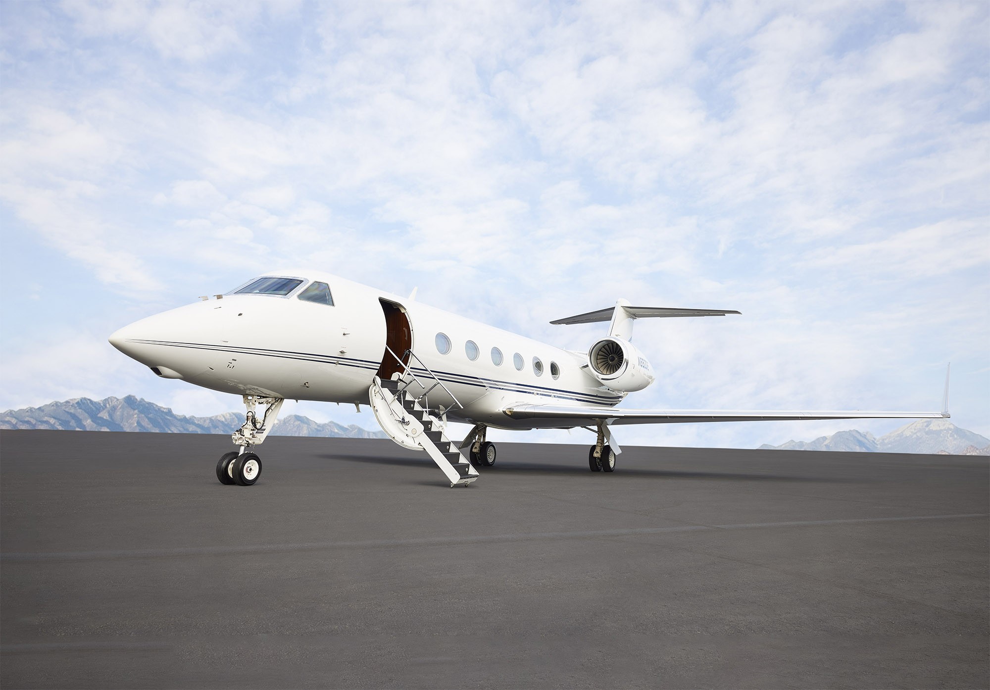 2011 Gulfstream G450 — photo 2