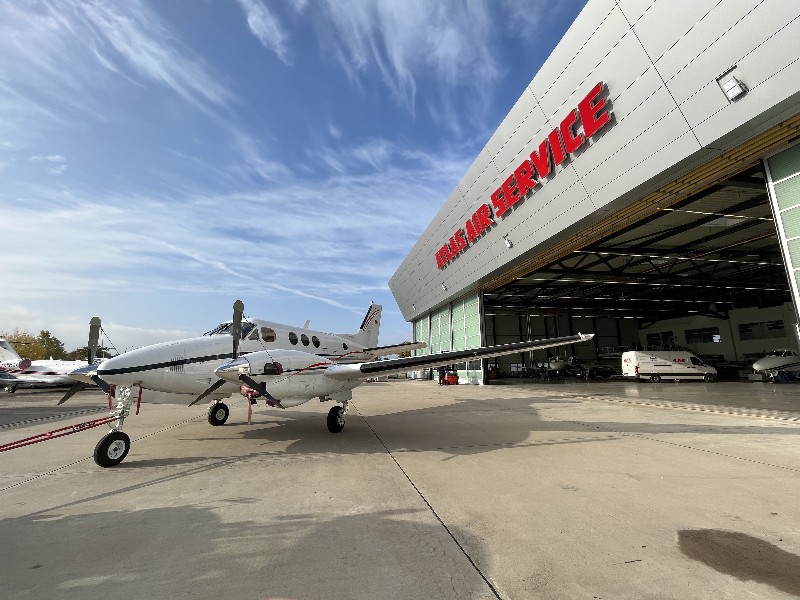 1981 Beech King Air C90, photo 1