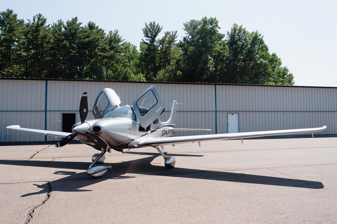 2025 Cirrus SR22-G7 — photo 2