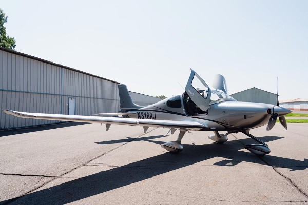 2025 Cirrus SR22-G7 — photo 4