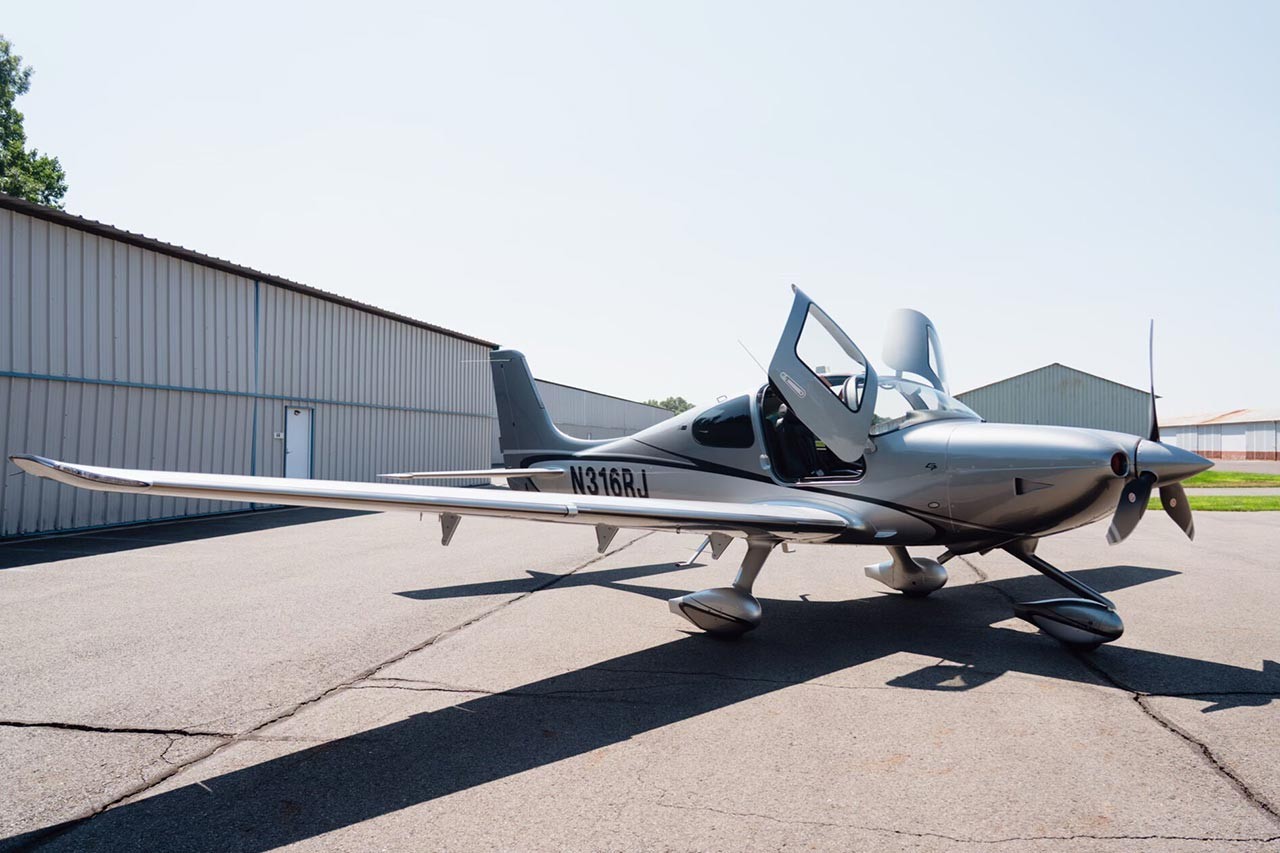 2025 Cirrus SR22-G7 — photo 4
