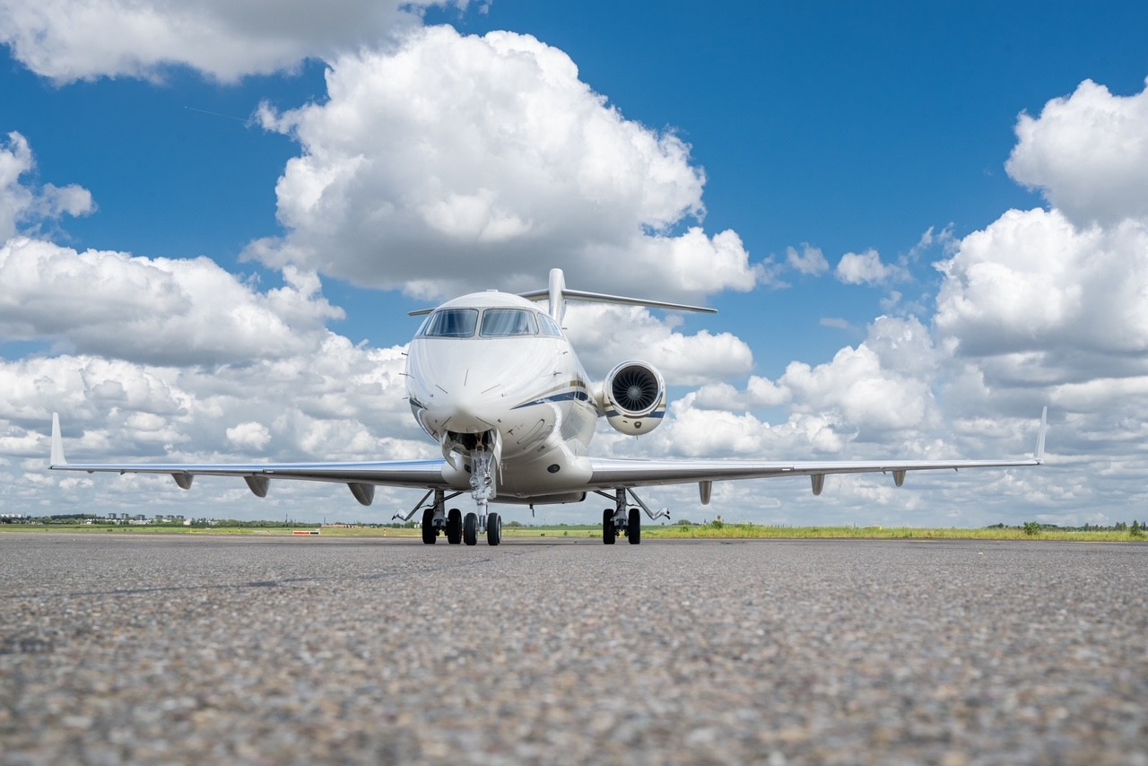 2008 Bombardier Challenger 300 — photo 4
