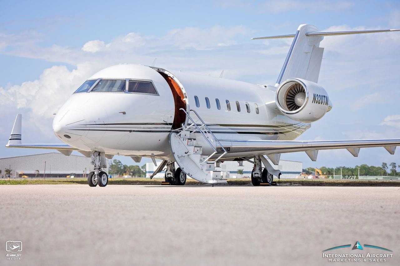 1995 Bombardier Challenger 601-3R — photo 3