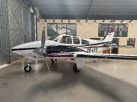 1982 Beech Baron B55 — photo 1