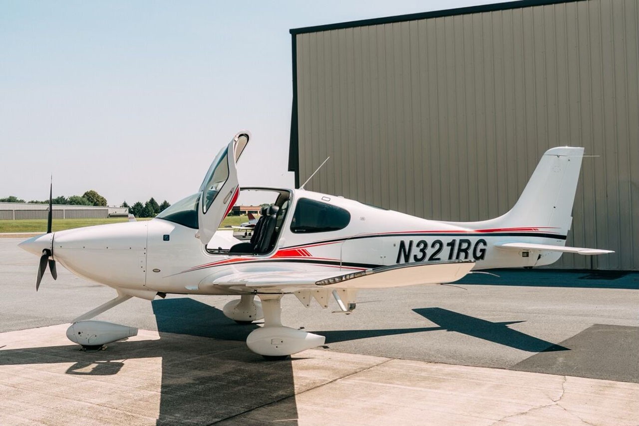 2022 Cirrus SR20 — photo 2