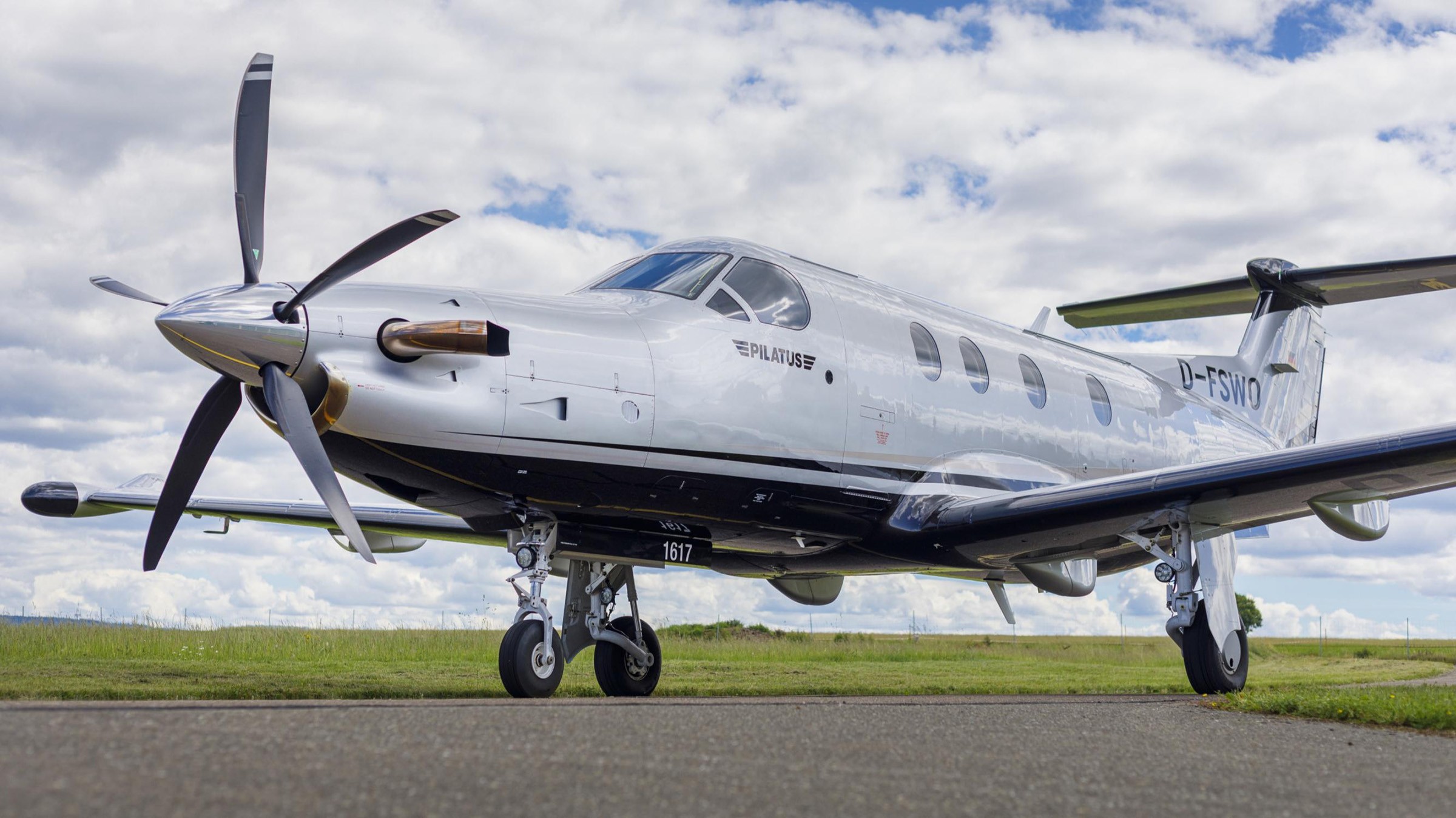2016 Pilatus PC-12 — photo 2