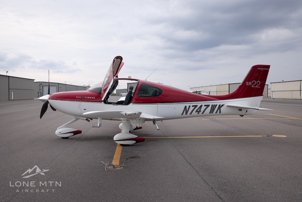 2011 Cirrus SR22-G3 — photo 2