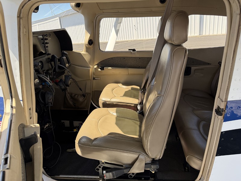 2004 Cessna 182T, photo 11