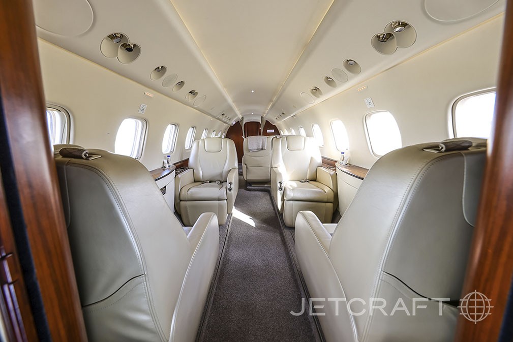 2012 Embraer Legacy 650 — photo 2