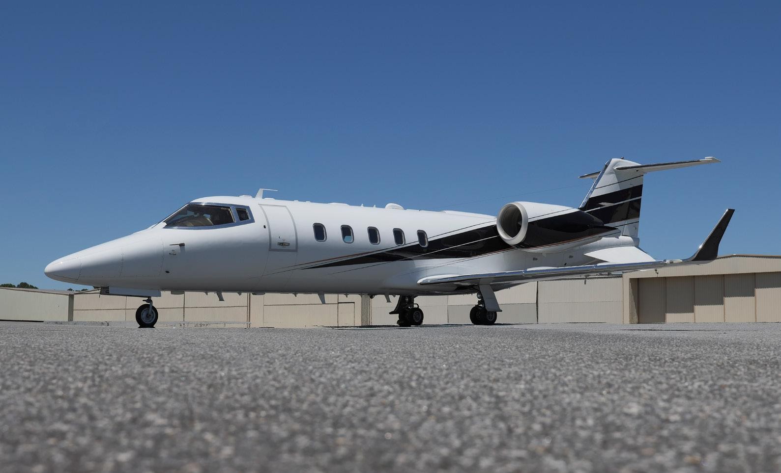 2011 Learjet 60 — photo 1