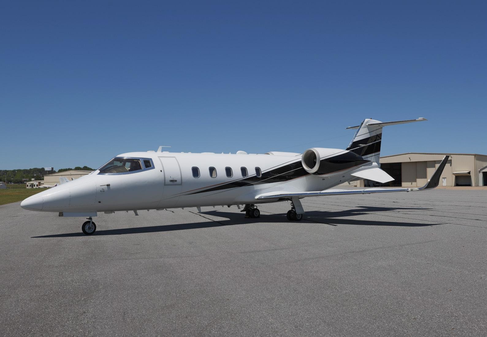 2011 Learjet 60 — photo 2