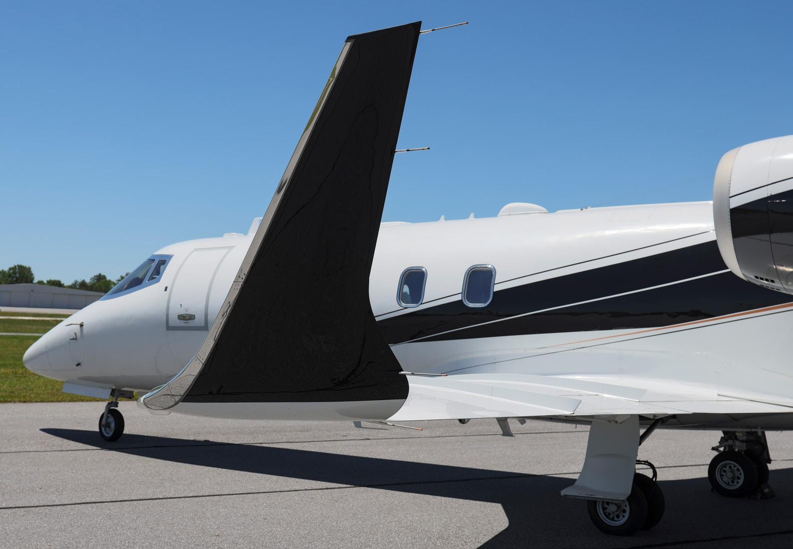 2011 Learjet 60 — photo 3