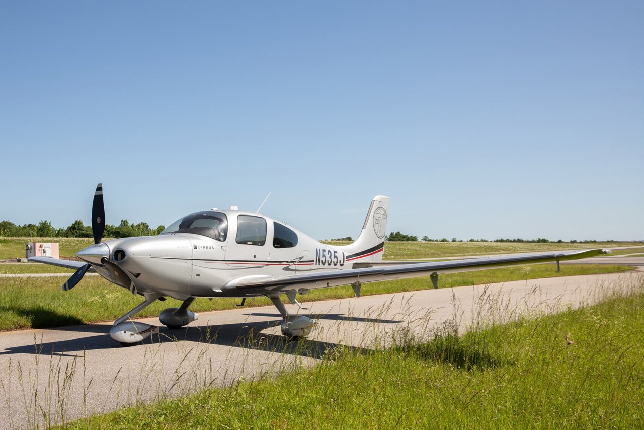 2011 Cirrus SR22T — photo 1