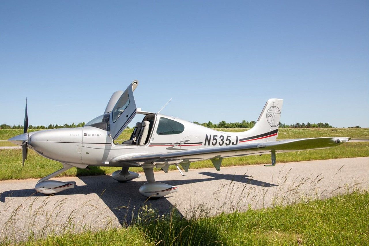 2011 Cirrus SR22T — photo 2