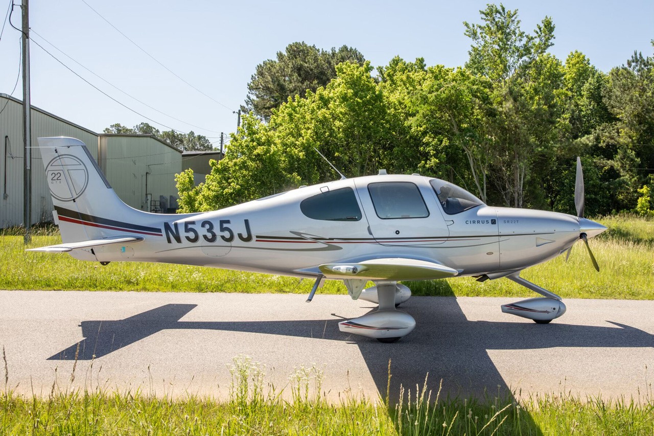 2011 Cirrus SR22T — photo 5