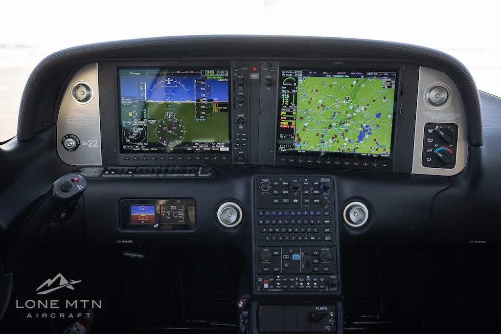 2022 Cirrus SR22 — photo 3