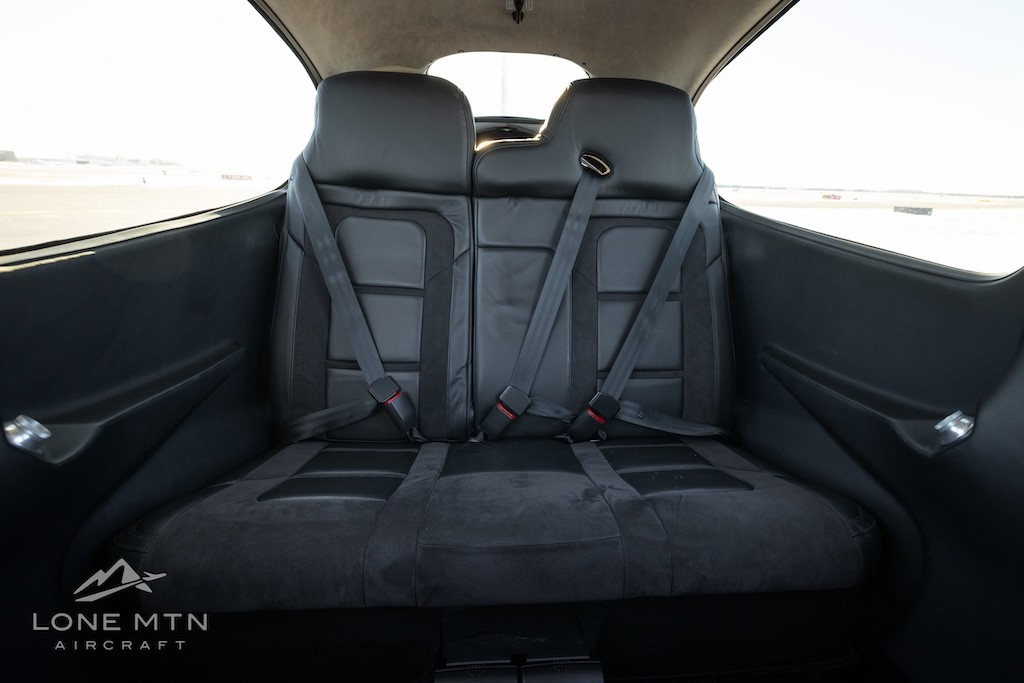 2022 Cirrus SR22 — photo 5