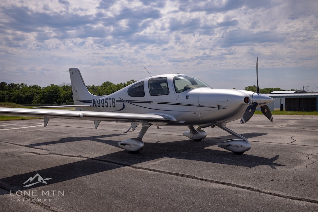 2016 Cirrus SR22 — photo 1