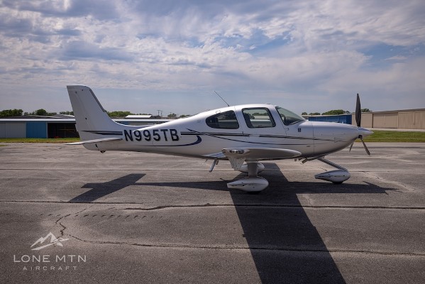 2016 Cirrus SR22 — photo 2