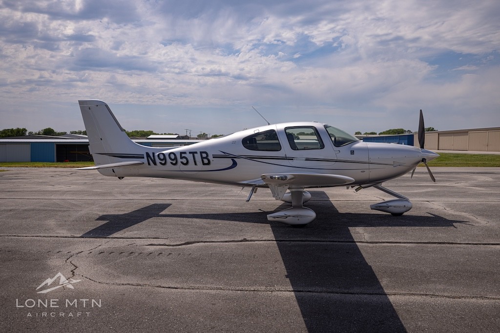 2016 Cirrus SR22 — photo 2
