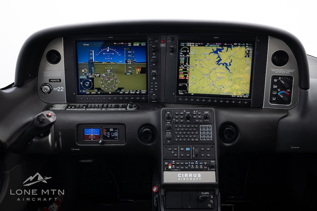 2016 Cirrus SR22 — photo 4