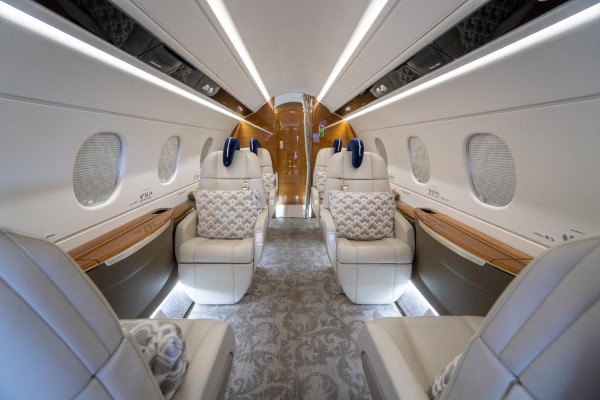 2016 Embraer Legacy 450 — photo 4