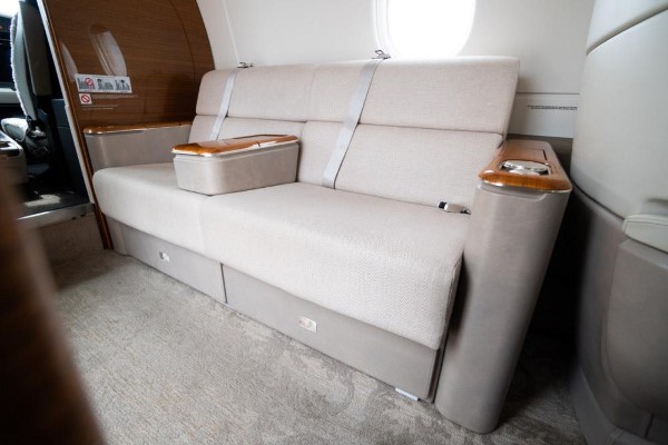 2016 Embraer Legacy 450 — photo 5