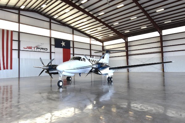 1989 Beech King Air 300 — photo 2