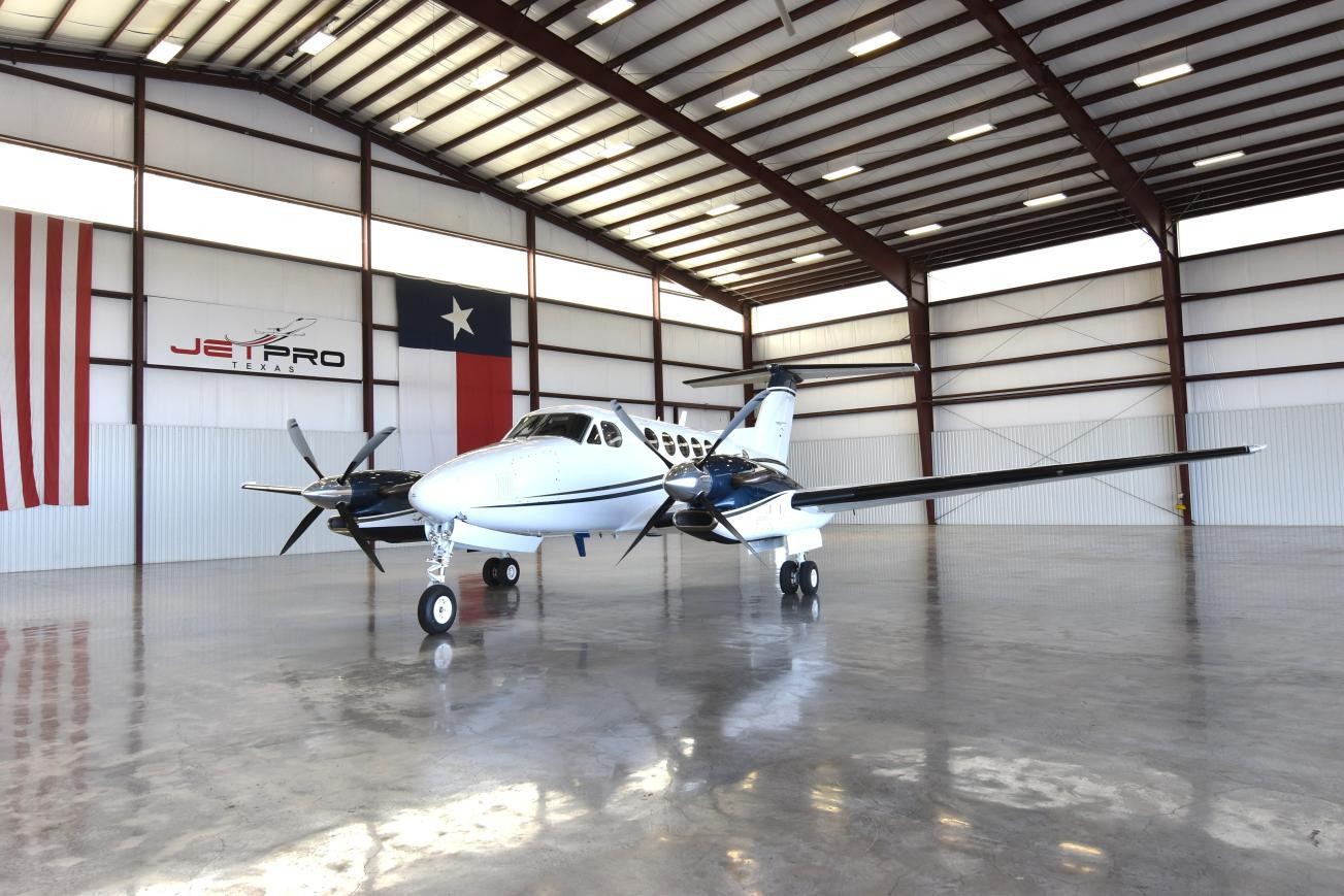 1989 Beech King Air 300 — photo 2