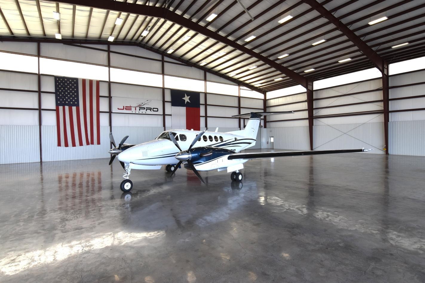 1989 Beech King Air 300 — photo 3