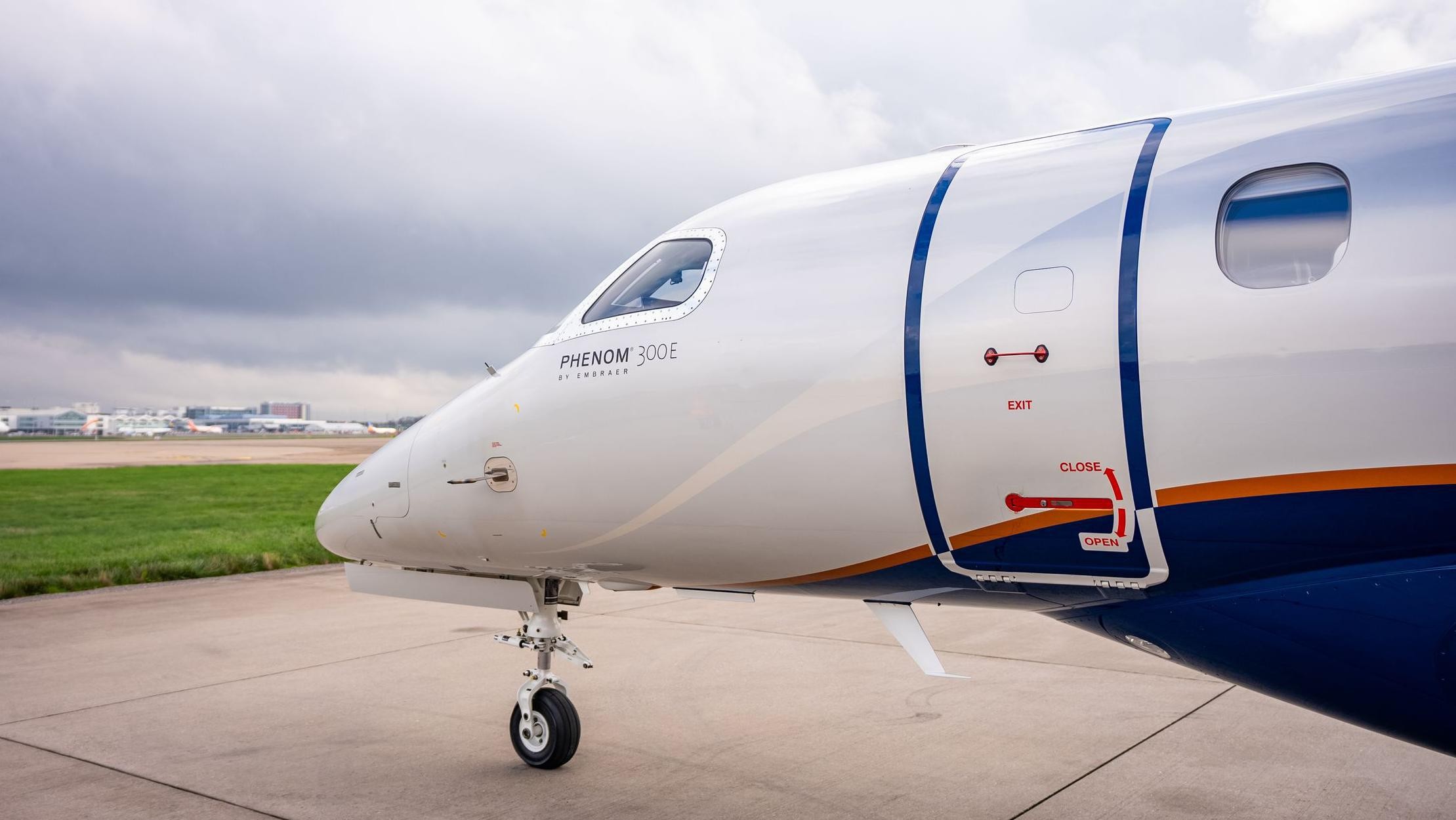 2019 Embraer Phenom 300 — photo 4