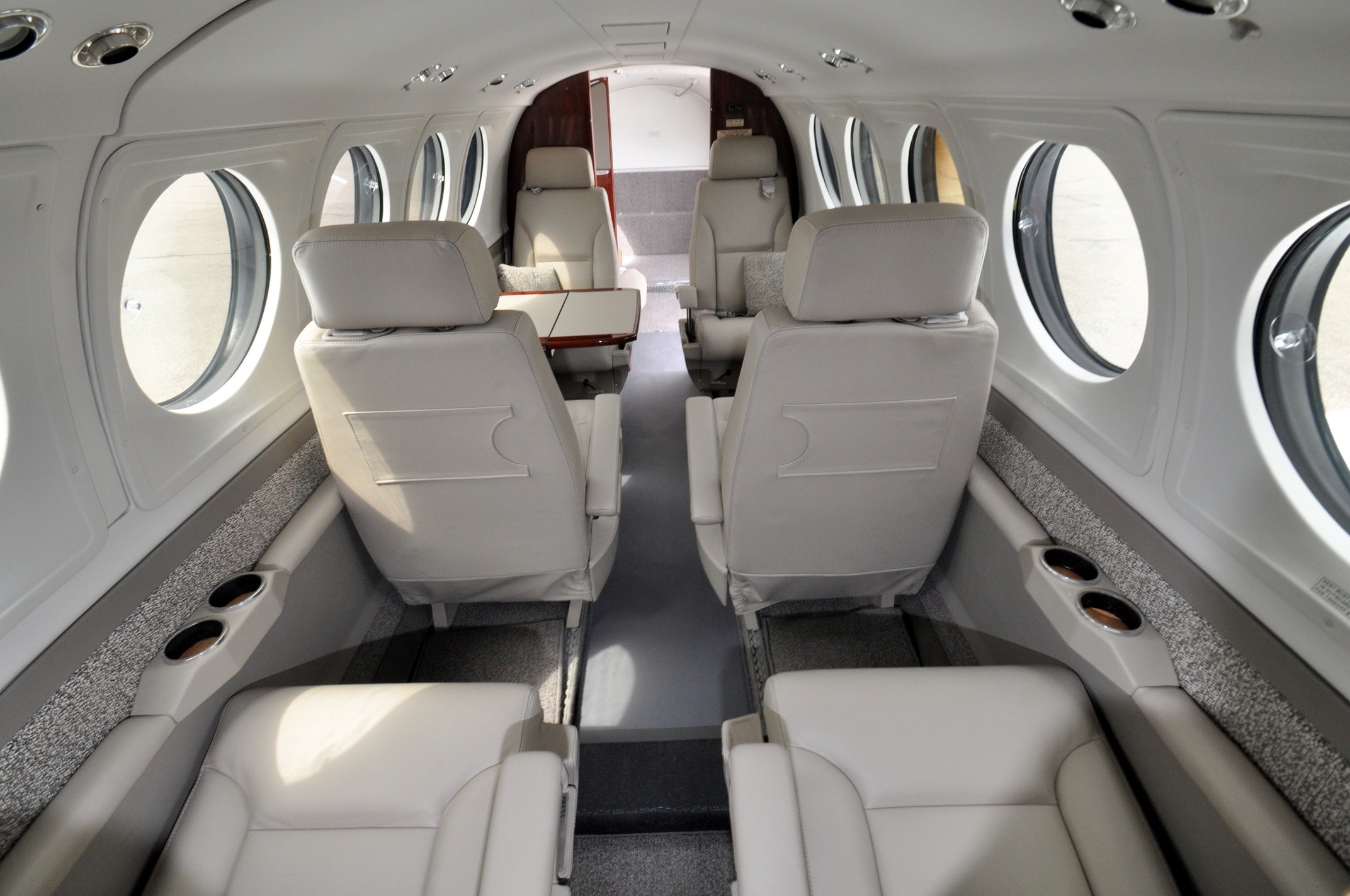 2003 Beech King Air B200 — photo 3