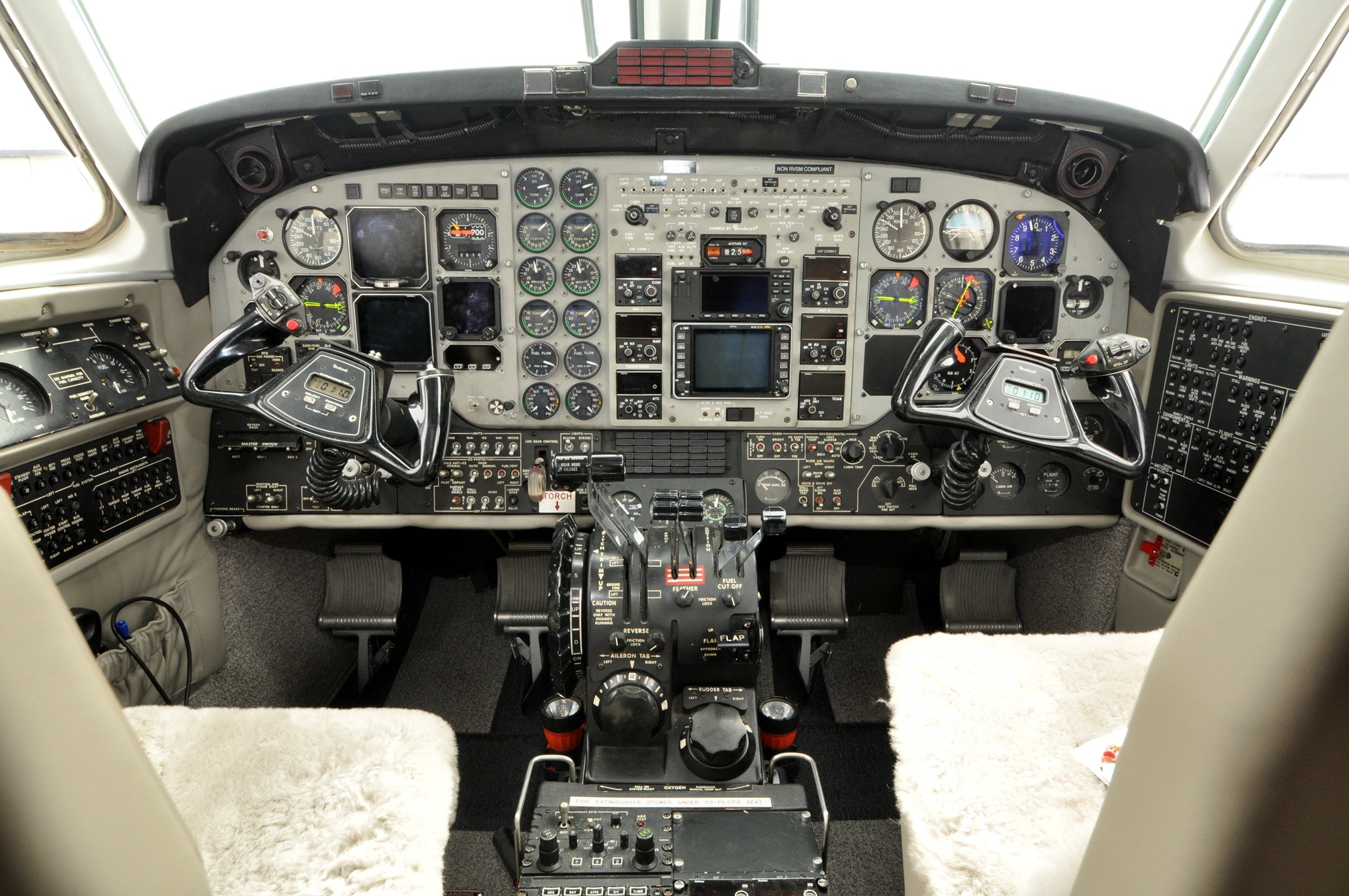 2003 Beech King Air B200 — photo 5