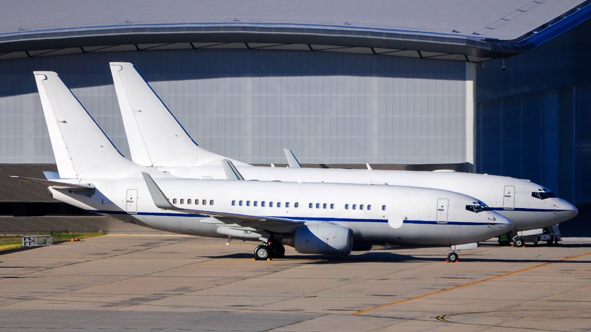 2002 Boeing 737-700 — photo 2