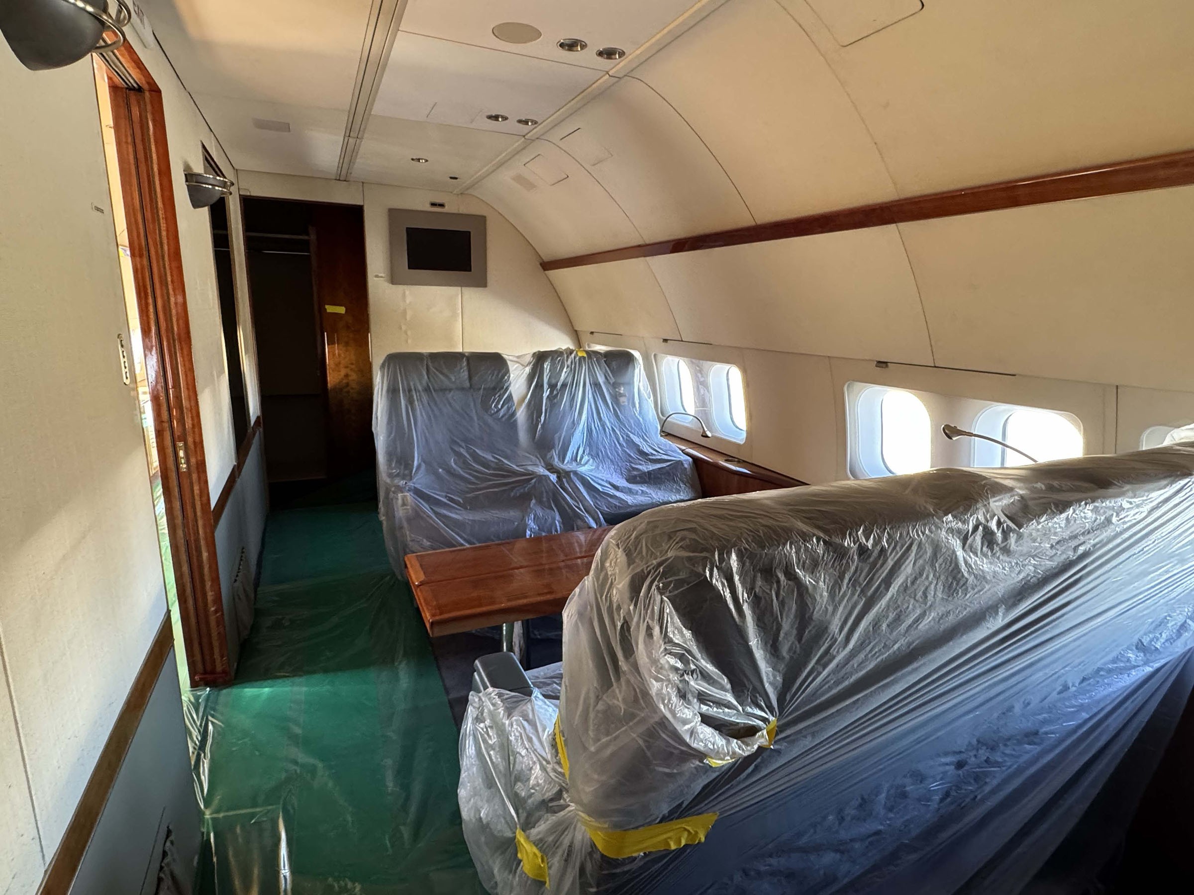 2002 Boeing 737-700 — photo 5