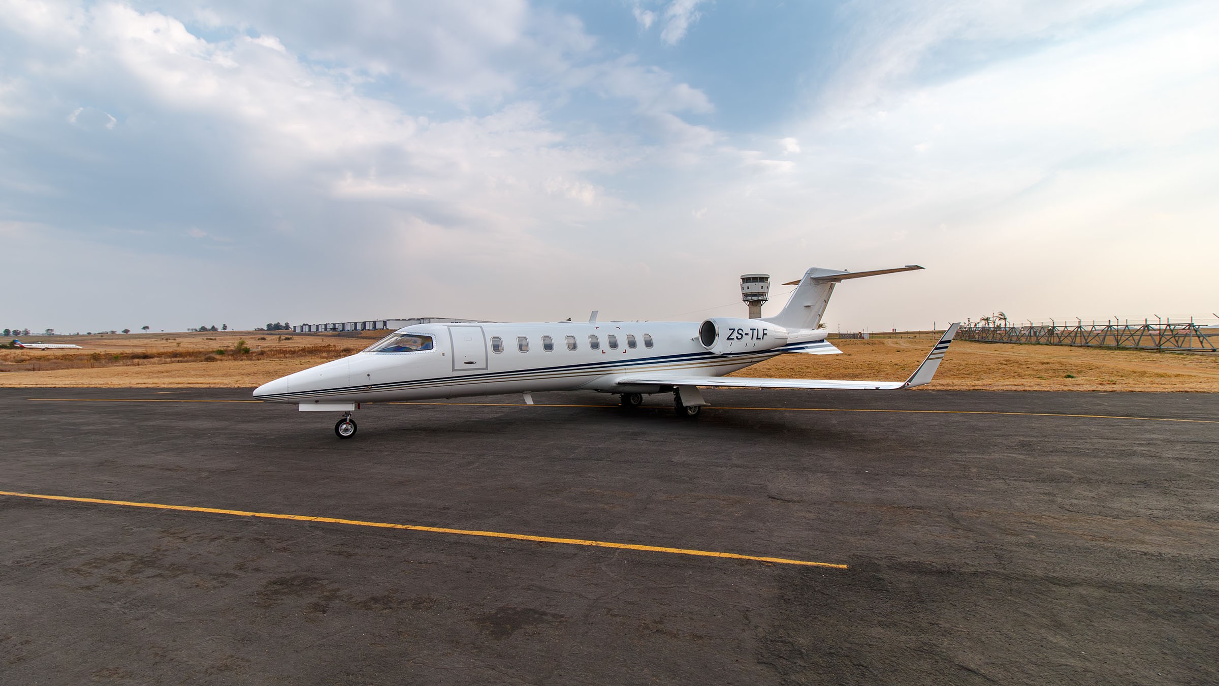 2002 Learjet 45 — photo 2
