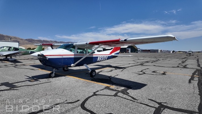 1985 Cessna 182R — photo 1