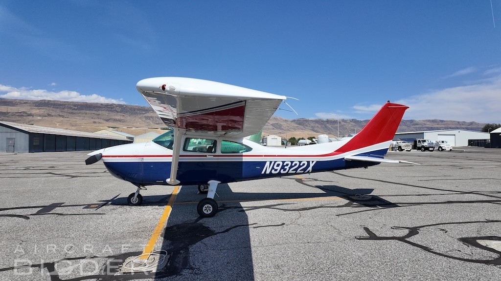 1985 Cessna 182R — photo 2