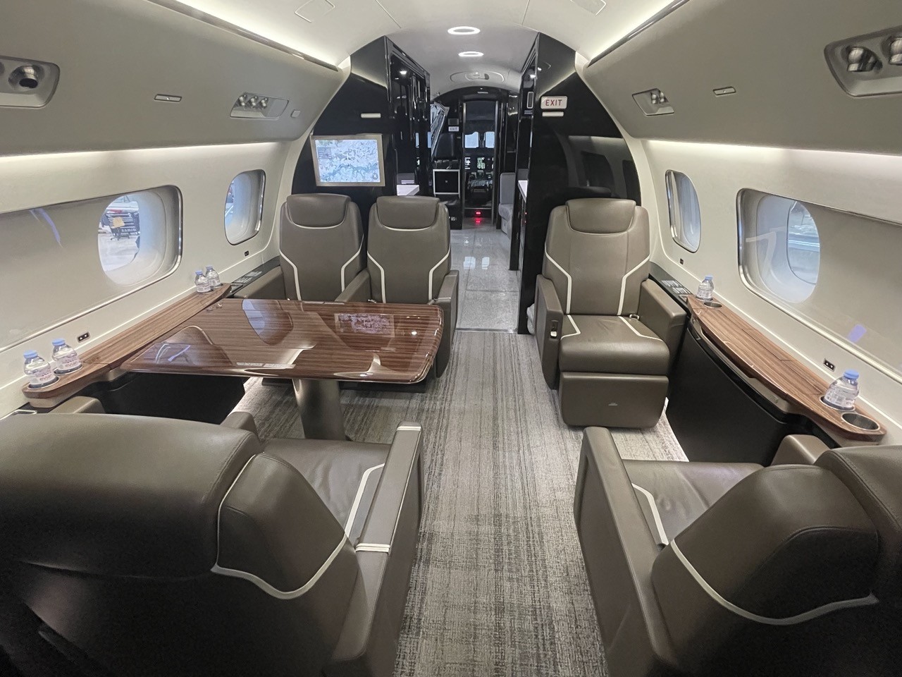 2018 Embraer Lineage 1000 — photo 3