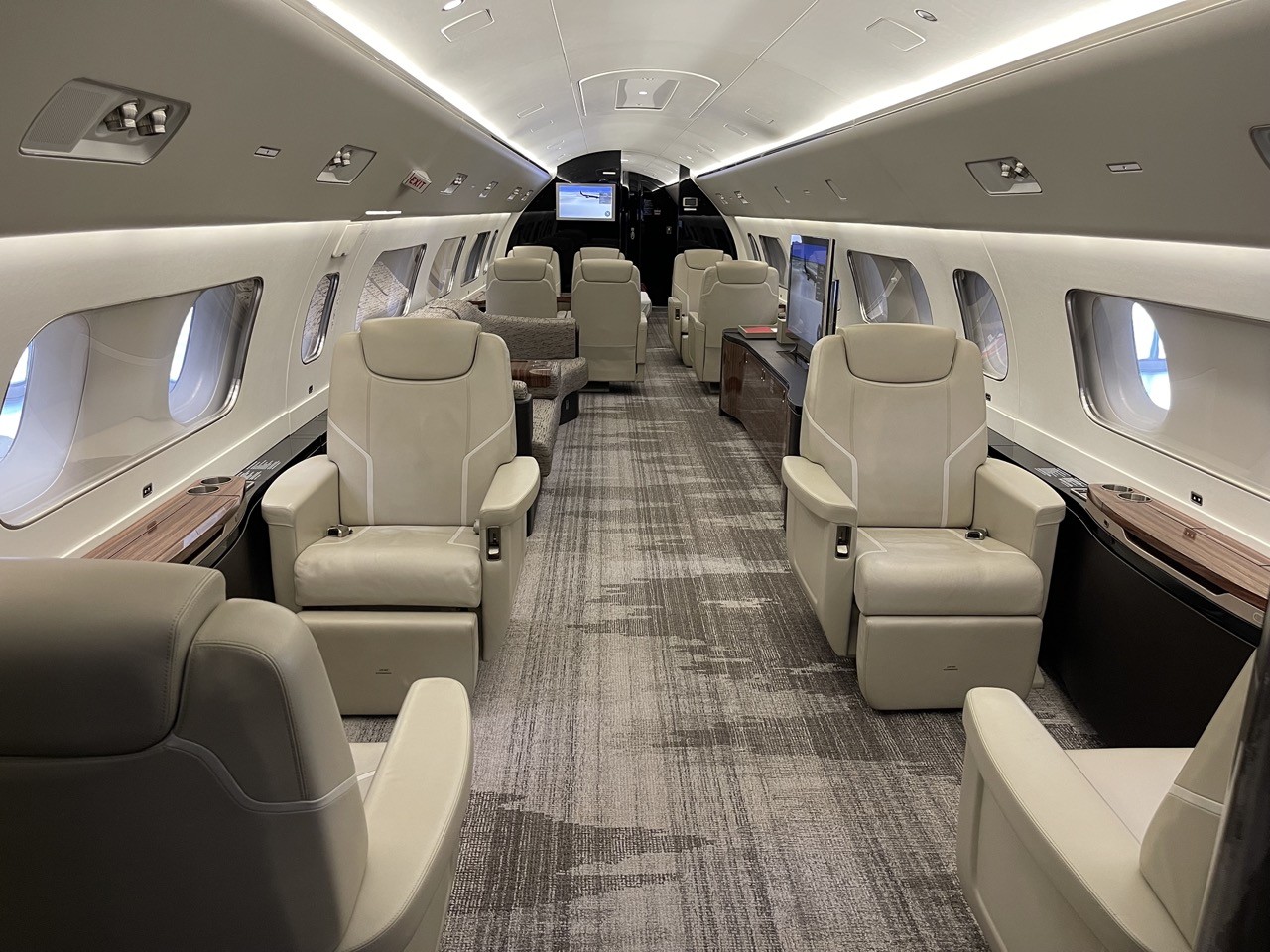 2018 Embraer Lineage 1000 — photo 4