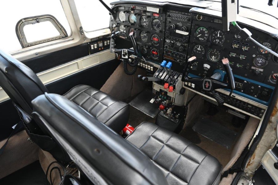 1971 Piper Aztec PA-23-250E, photo 10