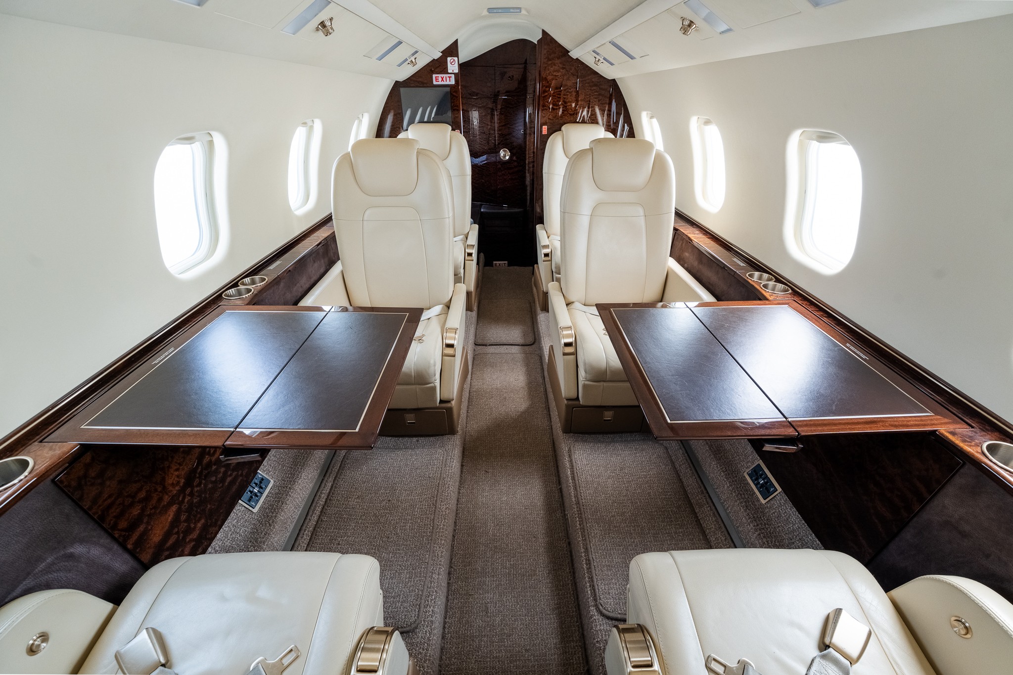 2011 Learjet 60 — photo 5
