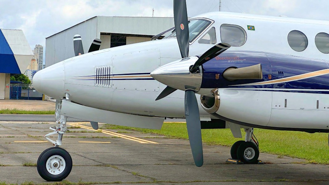 2007 Beechcraft Beech King Air B200, photo 6