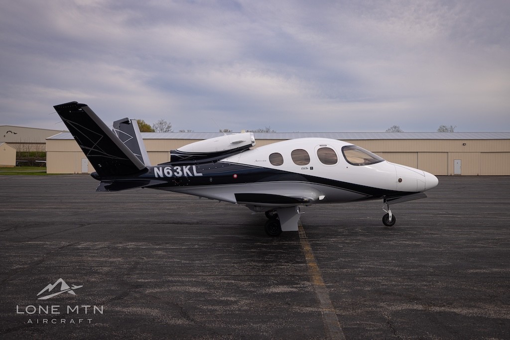 2021 Cirrus Vision SF50 — photo 2